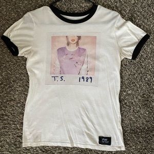 Taylor Swift t shirt